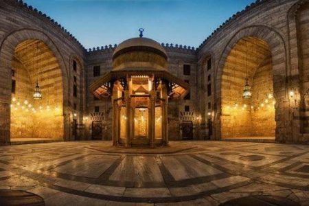 Mosque private guided tour: Royal mausoleums and stunning architecture