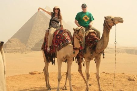 Camel ride tour Giza Pyramids: Classic private desert experience with a local guide