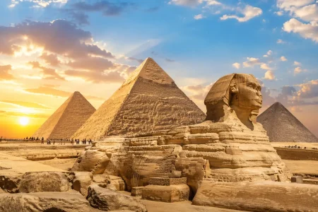 Giza Pyramids Half Day Tour with private Egyptologist guide at the Great Sphinx and pyramids in Cairo